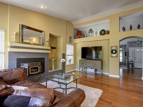 4th image of 2162 Bates Cir
