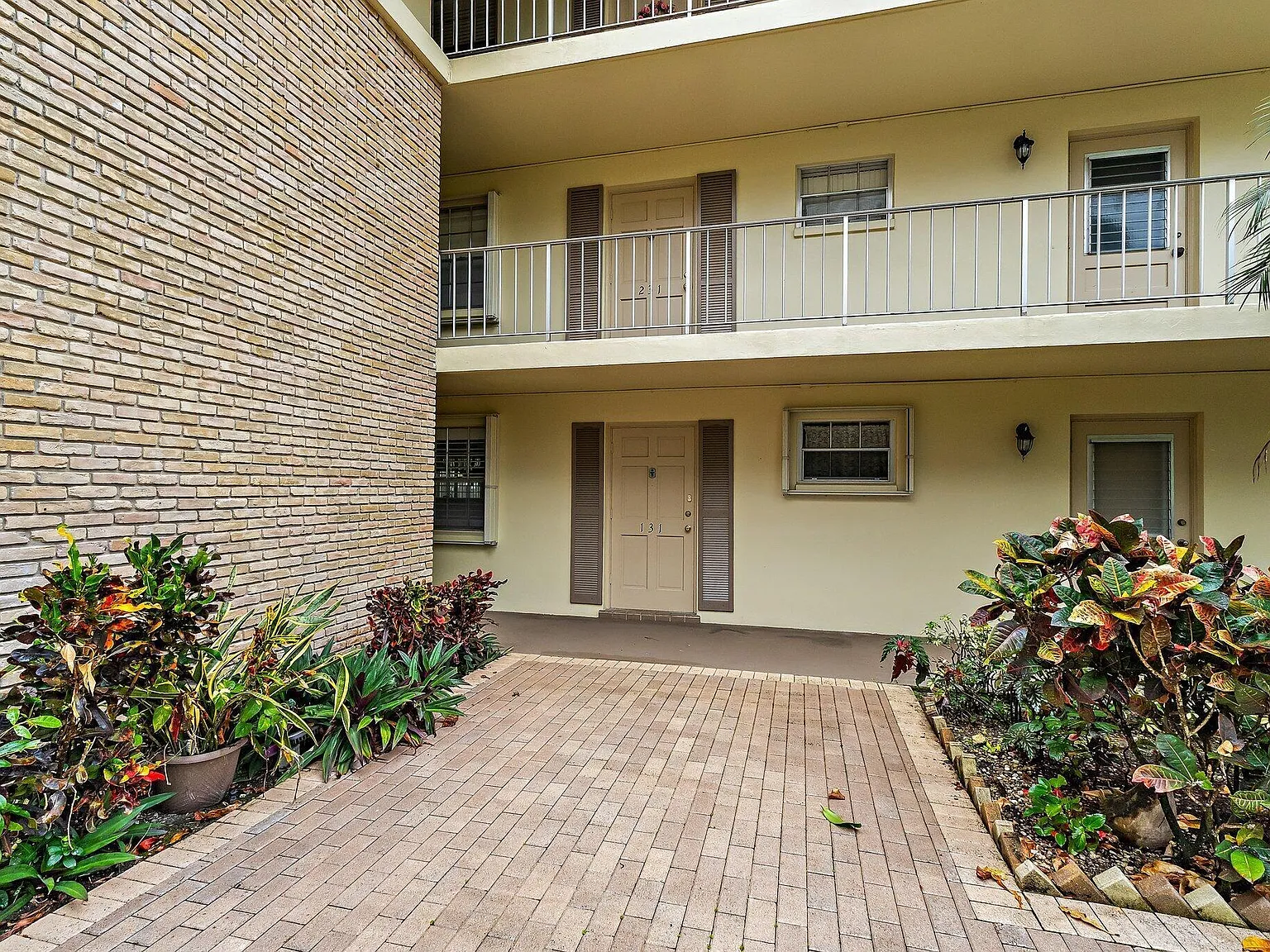 2 bed, 2.0 bath, 1162 sqft, $2,300 — Photo 2