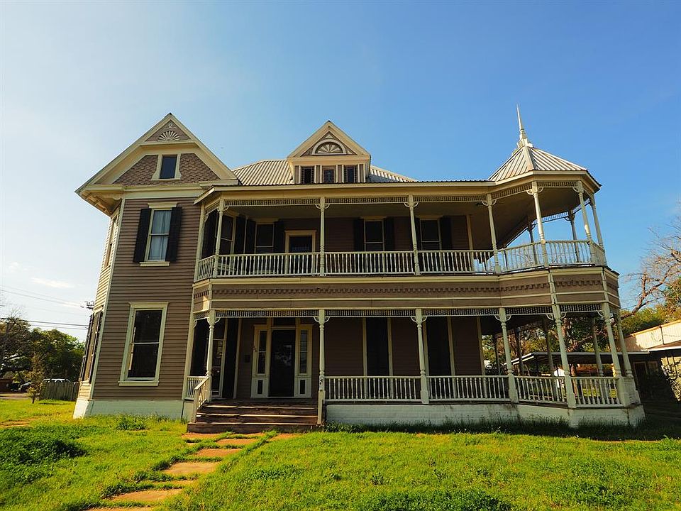 1st image of 256 W Fannin St