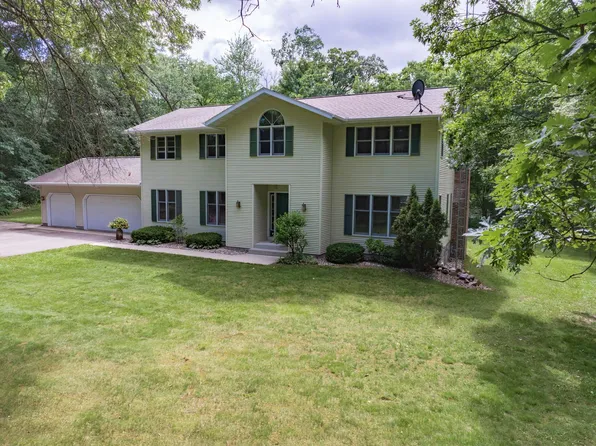 N5861 Woodland Hills Rd, New Lisbon, WI 53950