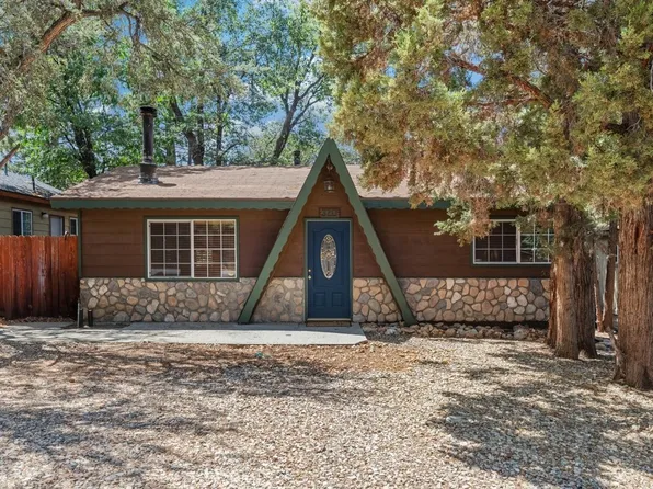 320 Sunset Ln, Sugarloaf, CA 92386