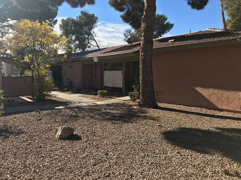 429 N Lamb Blvd #B — Photo 11