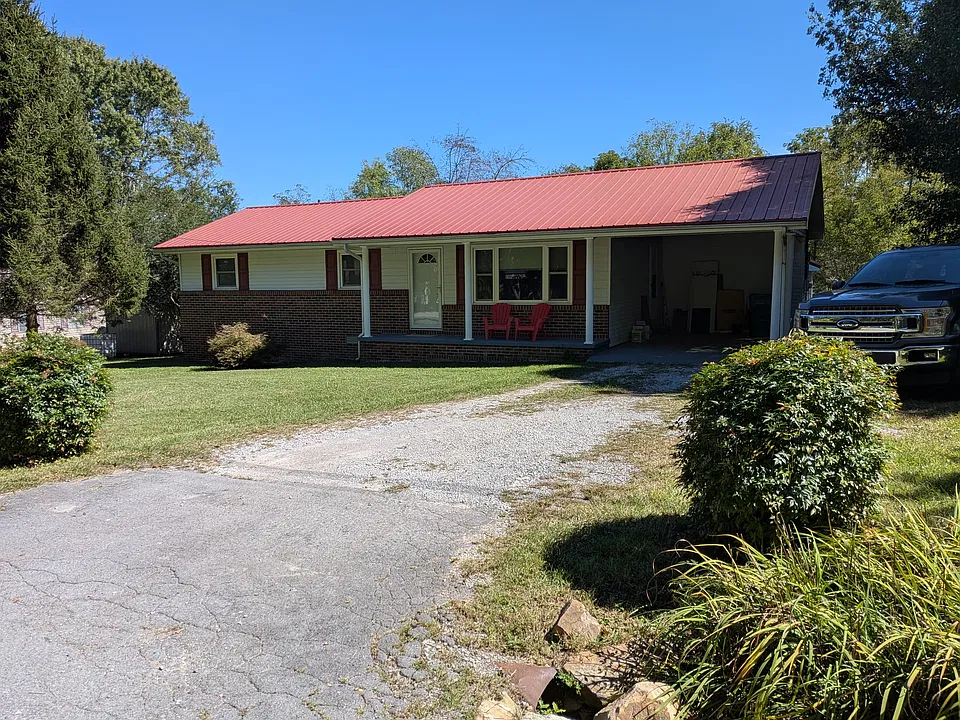 108 Larissa St