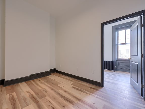 3rd image of 215 W 1st Ave #1