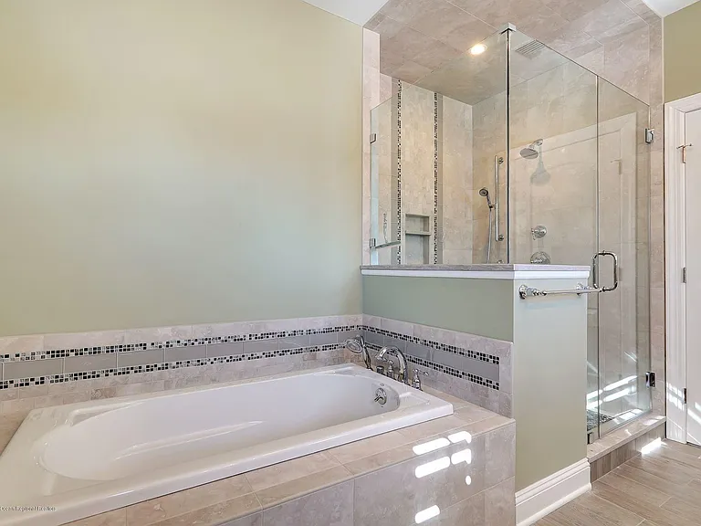 330 Villa Park Way — Photo 32
