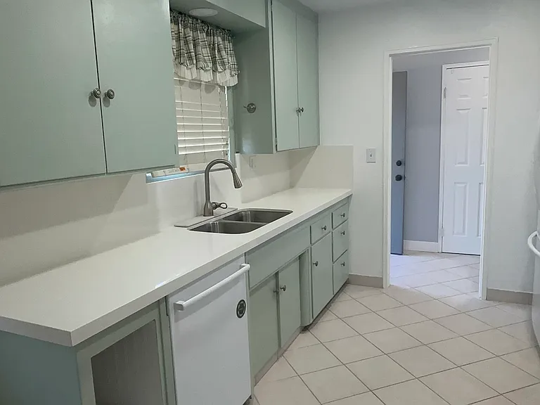 7976 San Marino Dr — Photo 7