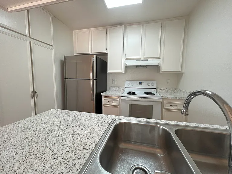 1389 E Lexington Ave E — Photo 8