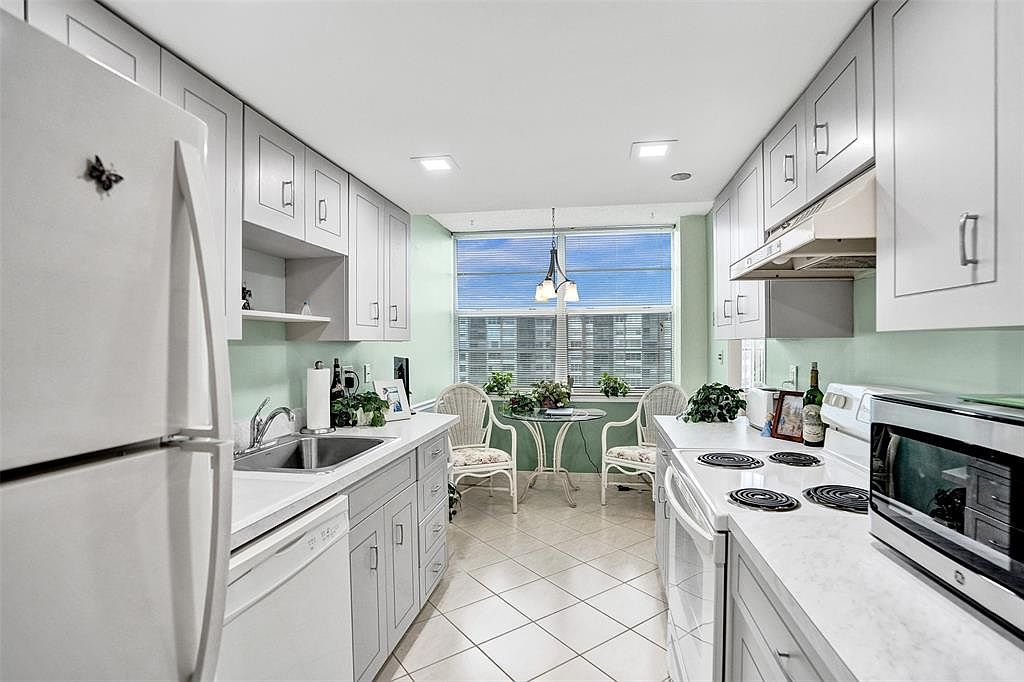 1100 Saint Charles Pl #612