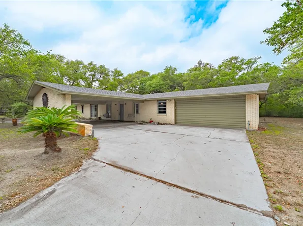 1309 Mesquite St, Rockport, TX 78382