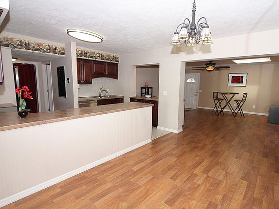 5th image of 620 Desoto Dr