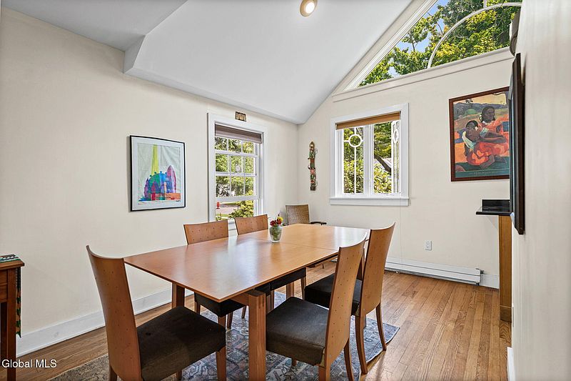 4th image of 212 Colonial Avenue