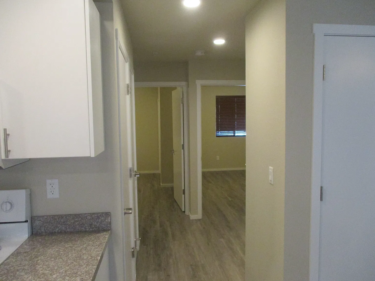 2 bed, 1000 sqft, $1,650 — Photo 3