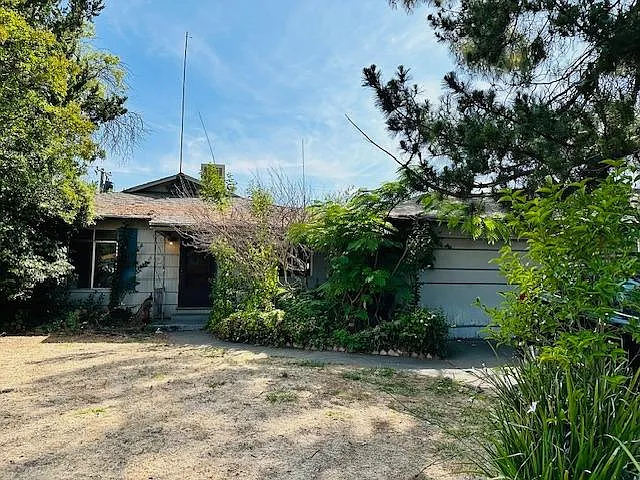 2236 Maxine Way photo 1