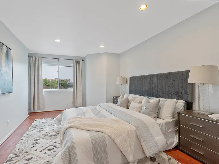 2310 N Fairview St #210 — Photo 17