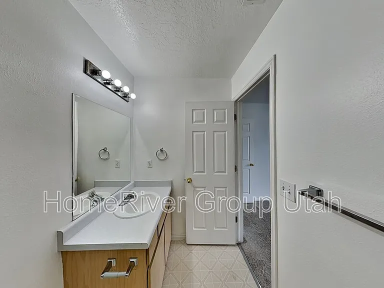238 N Bliss Ct — Photo 10