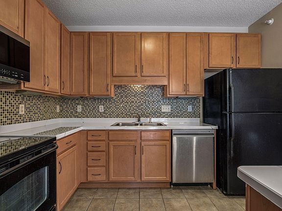 2nd image of 619 8th St SE Unit 211