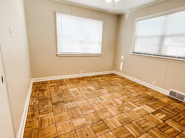 410 S Westlawn Ave — Photo 9