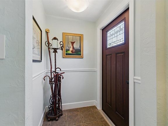 4th image of 2251 8TH AVENUE N
