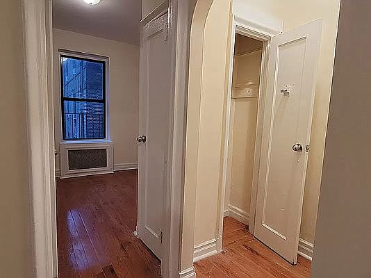 5th image of 20 E 190th St #E4