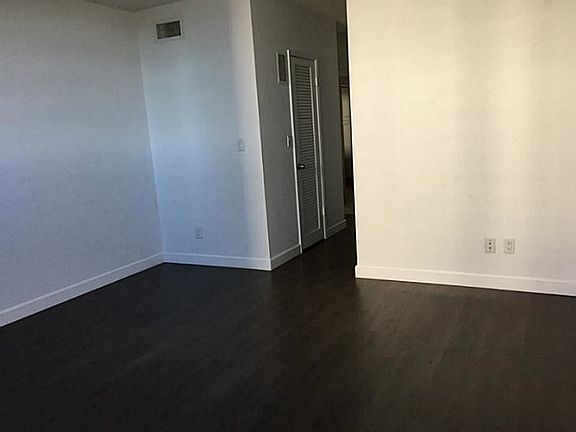 2nd image of 19390 Collins Ave APT 422