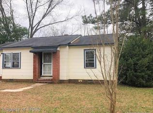 5207 Walnut Dr, Fayetteville, NC 28304