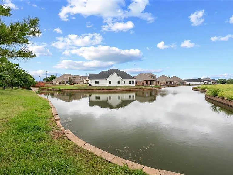 1304 Katelyn Ct — Photo 10