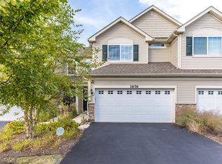 1676 Carlstedt Dr, Batavia, IL 60510