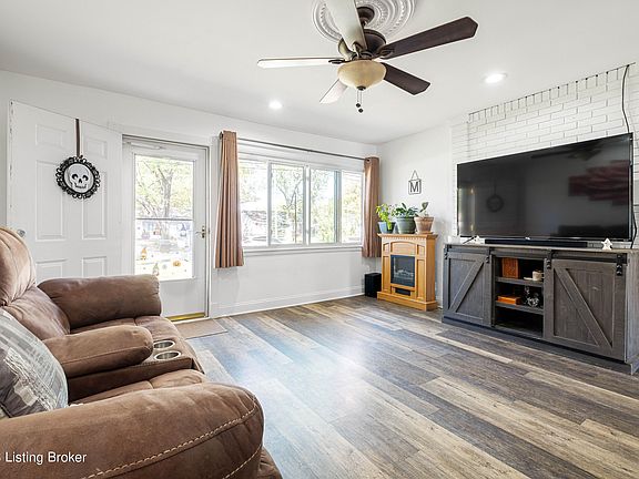 2nd image of 13313 Bessels Blvd
