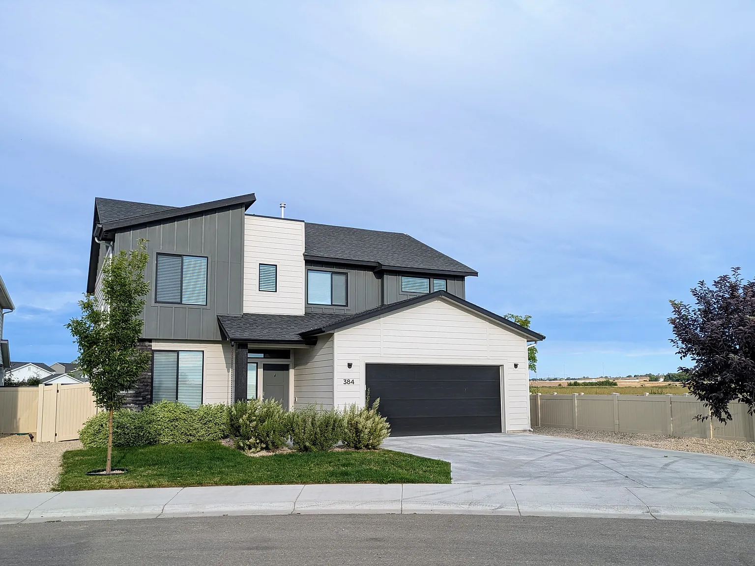 5 bed, 2.5 bath, 2153 sqft, $2,795 — Photo 2