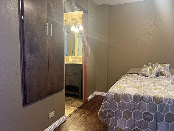 4th image of 320 Liliuokalani Ave #1702-1