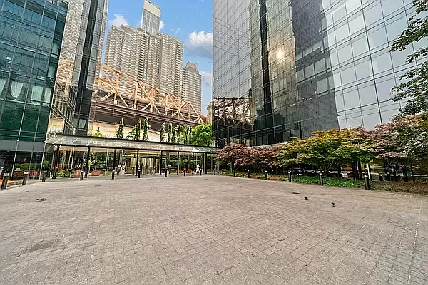 Rented by Vector New York, LLC | media 15