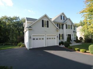 39 Spicebush Ln, Shelton, CT 06484