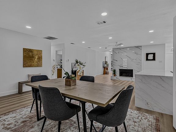 3rd image of 6 Collins Ct