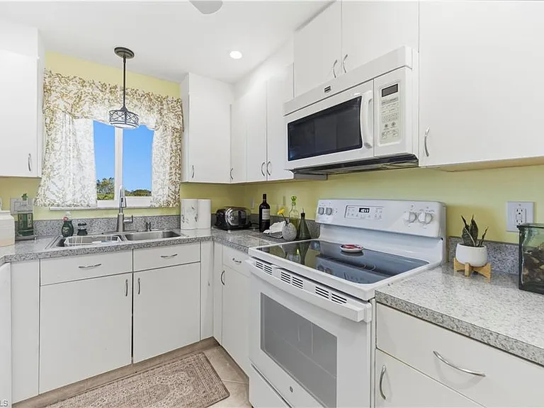 1010 Manatee Rd #B304 — Photo 11