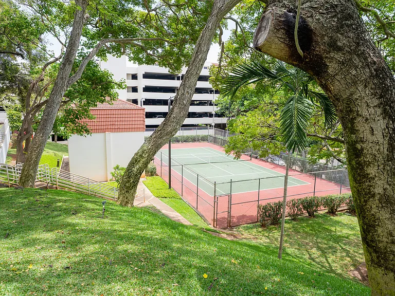 Waialae Ave — Photo 26