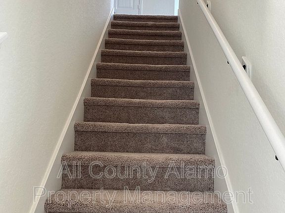 4th image of 355 Blacktail Dr