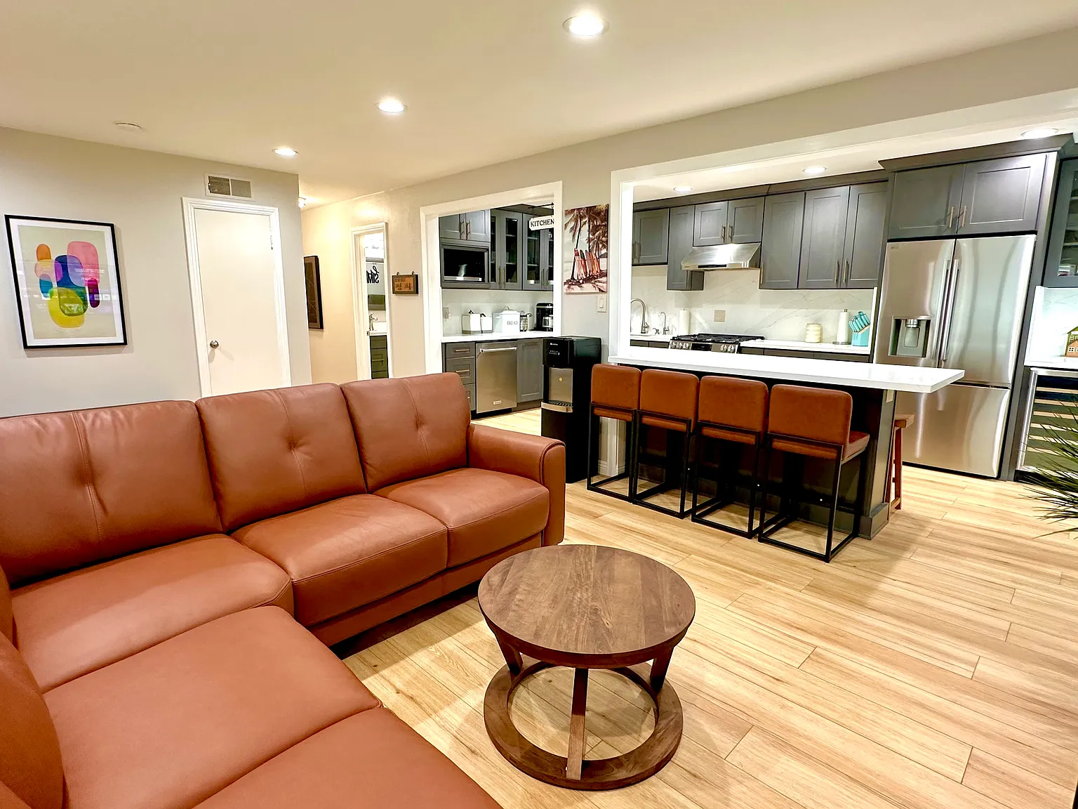 3 bed, 1100 sqft, $4,600 — Photo 2