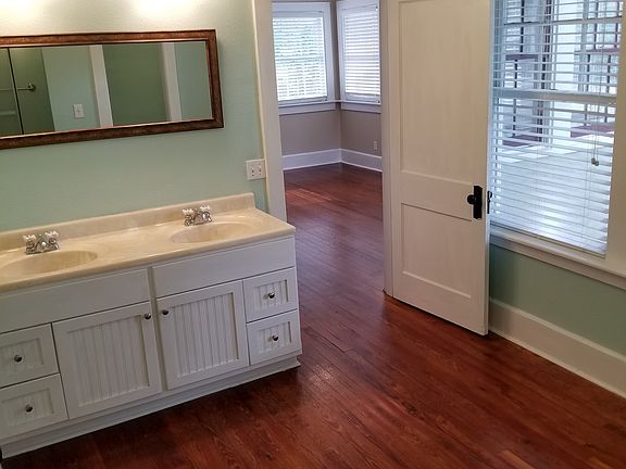 5th image of 109 W Blount St