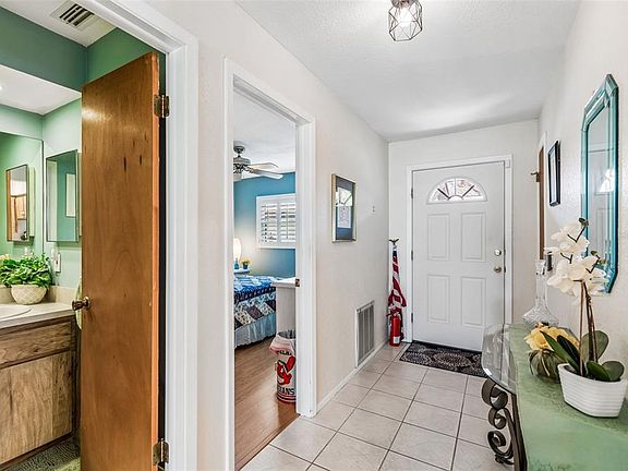 4th image of 7828 Radcliffe Cir