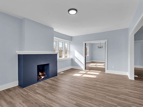 4th image of 951 E Grand Blvd #1