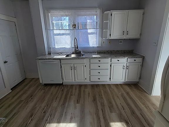 5th image of 26 Clinton St