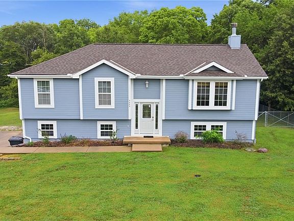 3rd image of 5645 SW Hickory Rdg