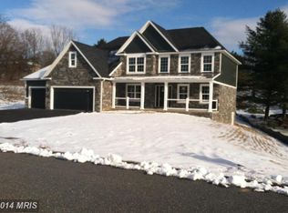 90 Woodbriar Dr, Chambersburg, PA