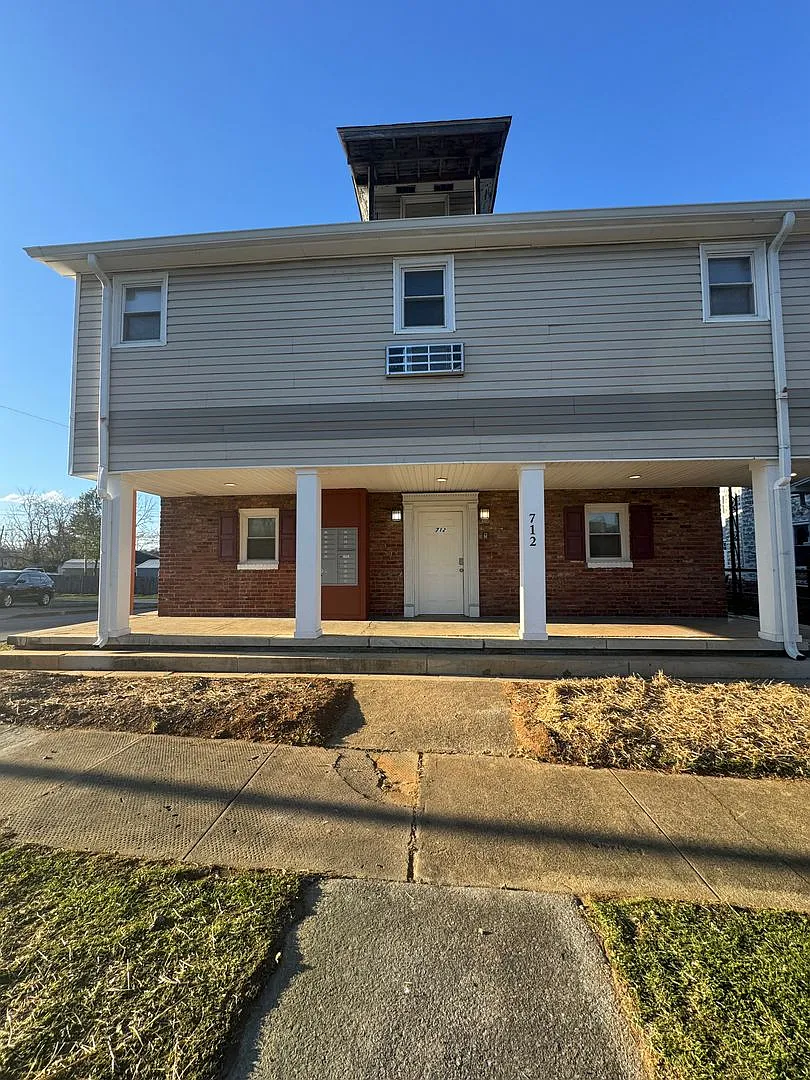 712 Lamont St. — Photo 4