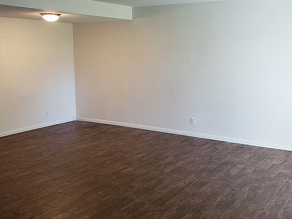 3rd image of 20135 Leadwell St Unit 4