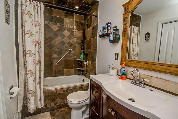 Sold by REMAX Elite | media 29