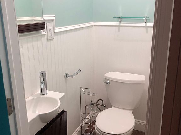 4th image of 156 W Hansberry St Floor 1
