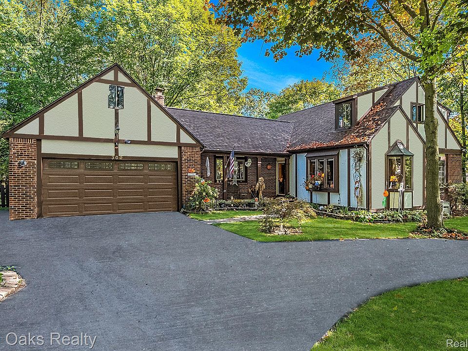 1st image of 300 Elmwood Dr
