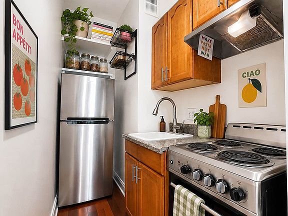4th image of 208 W 123rd St #2F