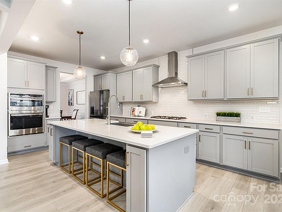 5th image of 15917 Walnut Hill Dr